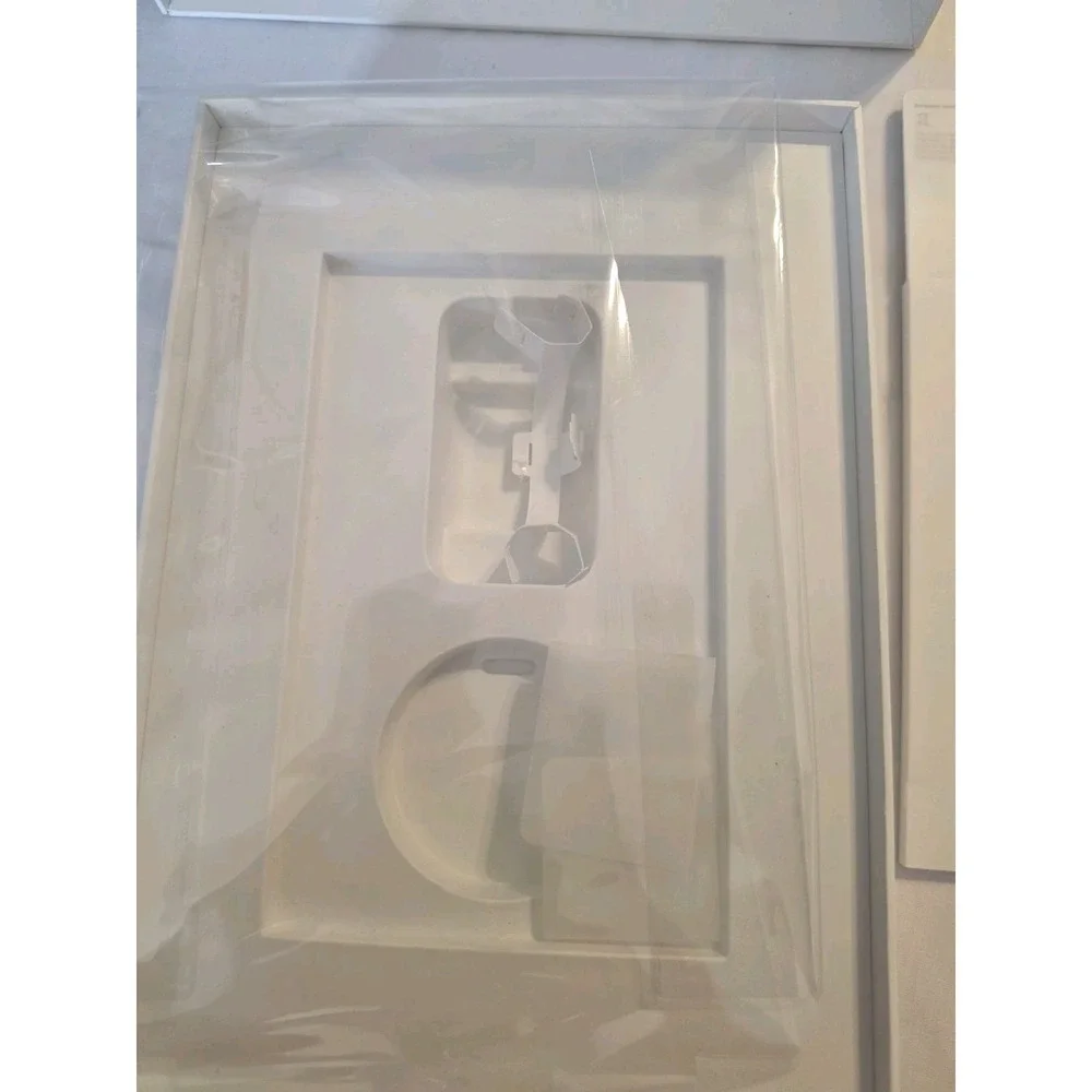 *EMPTY BOX* for Apple iPad 8th Gen 32GB Wi‑Fi 10.2in Tablet - Gold (MYLC2LL/A)